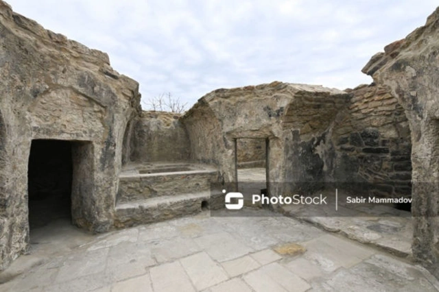 Tarixi məkanlarda xarici turistlərlə bağlı qiymət siyasəti necə olmalıdır? - FOTO